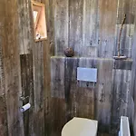 Wooden Victor De Vos I Slapen In Echte Boomhut Feriehus