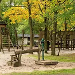 Wooden Victor De Vos I Slapen In Echte Boomhut *