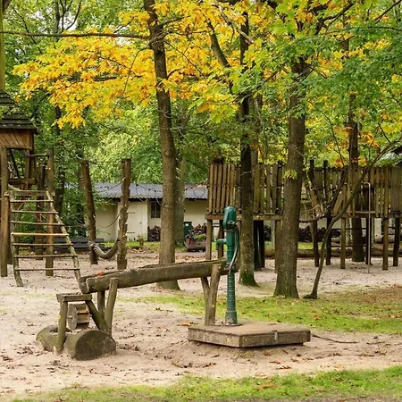 Wooden Victor De Vos I Slapen In Echte Boomhut *