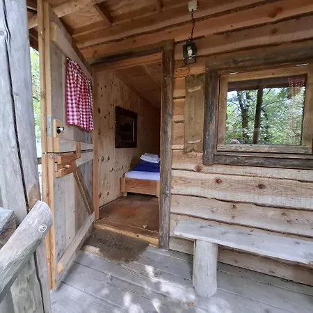 Wooden Victor De Vos - Slapen In Boomhut - Rijen, Brabant * Rijen