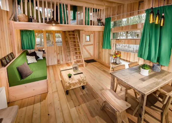 Wooden Victor De Vos I Slapen In Echte Boomhut