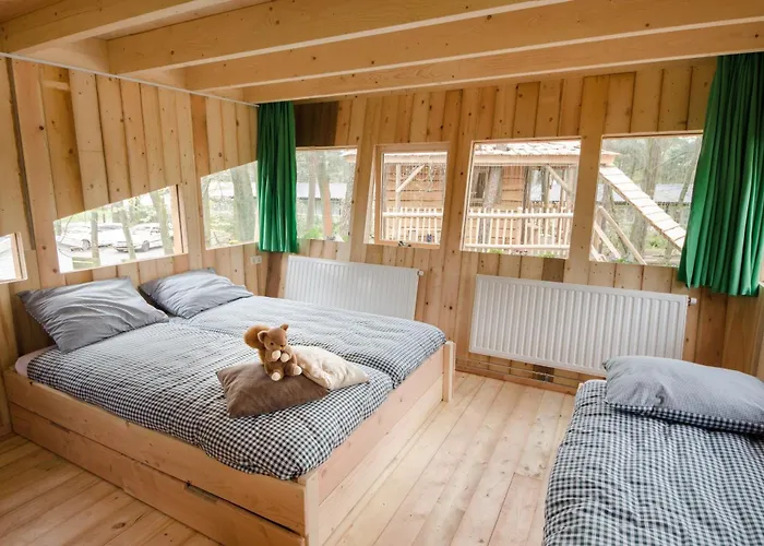 Wooden Victor De Vos I Slapen In Echte Boomhut Rijen