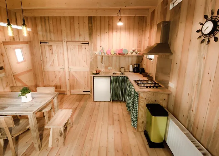 Wooden Victor De Vos I Slapen In Echte Boomhut Nyaraló