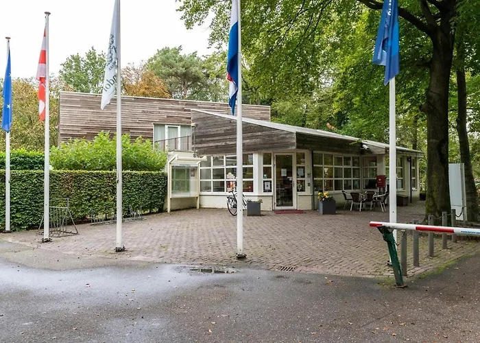 Wooden Victor De Vos I Slapen In Echte Boomhut Nyaraló Rijen